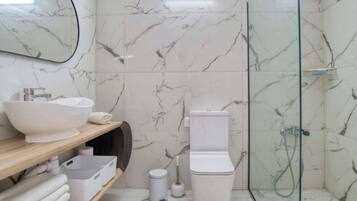 House, 4 Bedrooms, Balcony | Bathroom