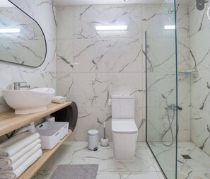 Huis, 4 slaapkamers, balkon | Badkamer