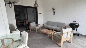 Rumah, 4 kamar tidur, balkon | Tempat makan outdoor