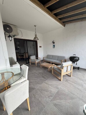 Rumah, 4 kamar tidur, balkon | Tempat makan outdoor
