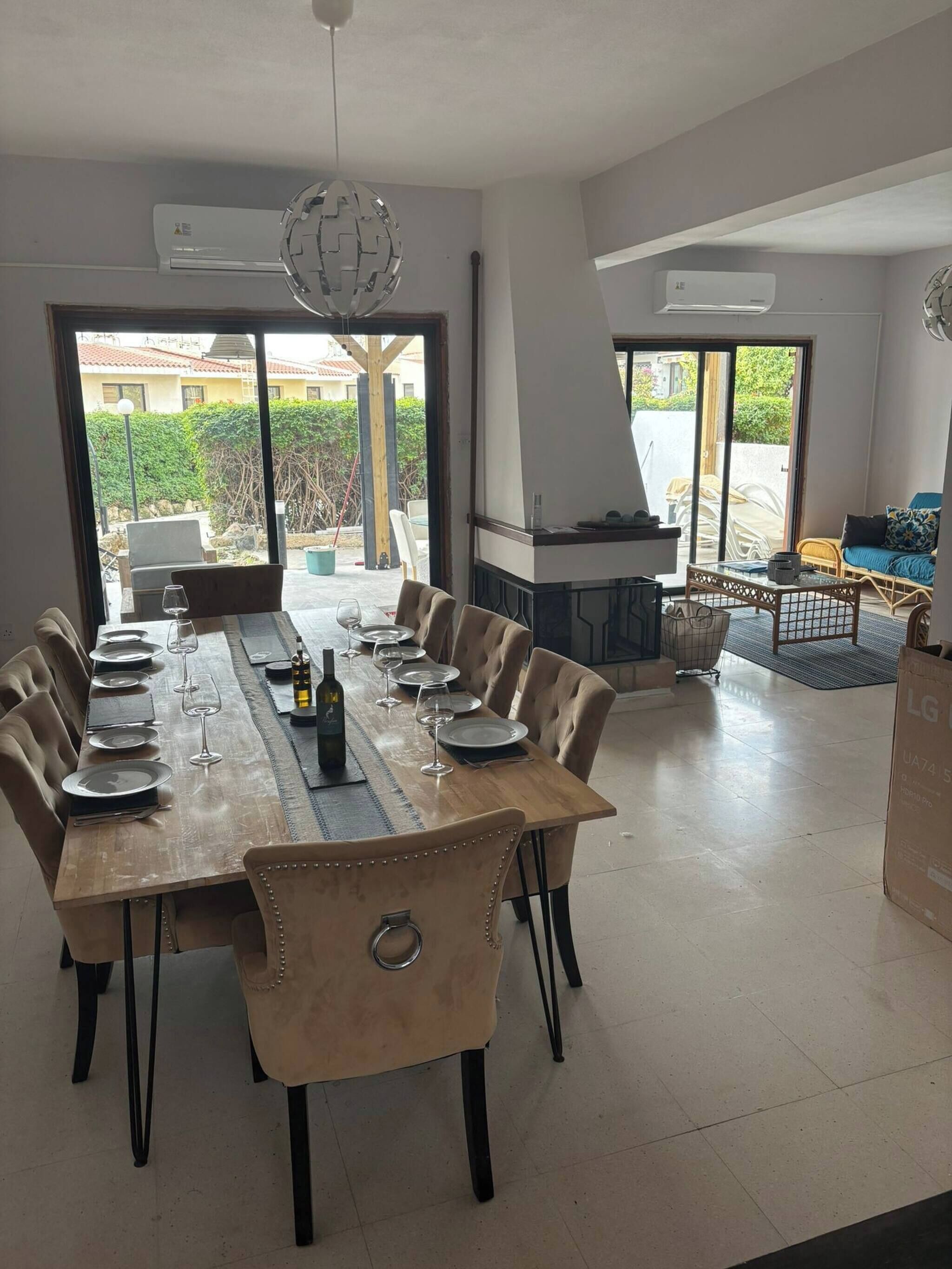 House, 4 Bedrooms, Balcony | Dining room