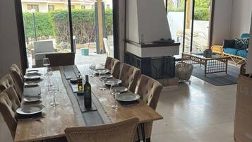 House, 4 Bedrooms, Balcony | Dining room