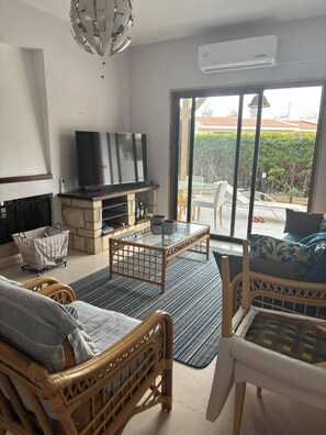 House, 4 Bedrooms, Balcony | Living room - The Tala Townhouse Pafos (Tala)