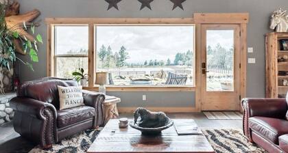 Roosters Coop - Wine Country at a Rustic, Lodge Style Retreat with Hot Tub & Pool