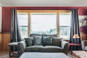 Smart TV, fireplace, video games