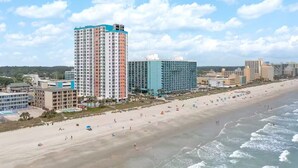 On the beach - Oceanfront Balcony- Rooted In Sea Glass Retreat (Myrtle Beach)