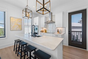 Private kitchen - Family Retreat-Walk to Beach-King Beds-Work Space-Golf Cart (Orange Beach)