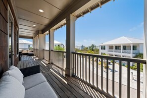 Property grounds - Family Retreat-Walk to Beach-King Beds-Work Space-Golf Cart (Orange Beach)