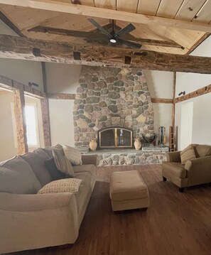 Living area - Freshly Renovated Modern Farmhouse Finger Lakes Canandaigua Acres HUGE peaceful (Canandaigua)