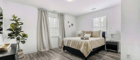 3 bedrooms, desk, iron/ironing board, WiFi
