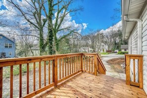 Terrace/patio - Comfy Atlanta Retreat (Atlanta)
