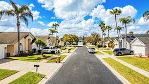 Property grounds - Family Villa Near Disney Private Pool, Game Room Spacious Living (Kissimmee)