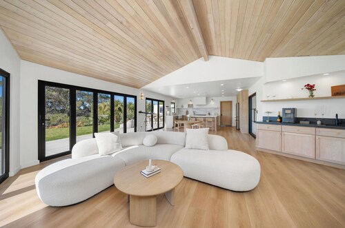 NEW! Arroyo Grande Wine Country Retreat.  Views, outdoor fireplace and barbecue.