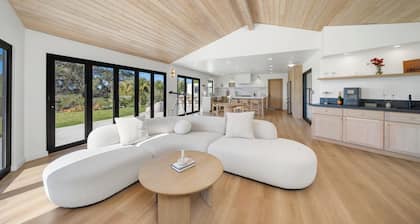 NEW! Arroyo Grande Wine Country Retreat. Views, outdoor fireplace and barbecue.