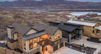 Luxury Mountain Retreat, Nearby Ski Access, Private Hot Tub, Lake Views, Sleeps 18!