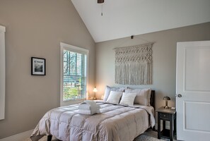 3 bedrooms, Internet, bed sheets - Home Near Biltmore Estate | Pet-Friendly 3BR (30-Night Minimum + Year-Long Lease Option) (Asheville)