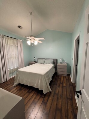 Room - Cozy Myrtle Beach Condo with Indoor/Outdoor Pools (Myrtle Beach)