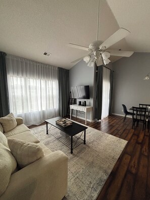 Living area - Cozy Myrtle Beach Condo with Indoor/Outdoor Pools (Myrtle Beach)