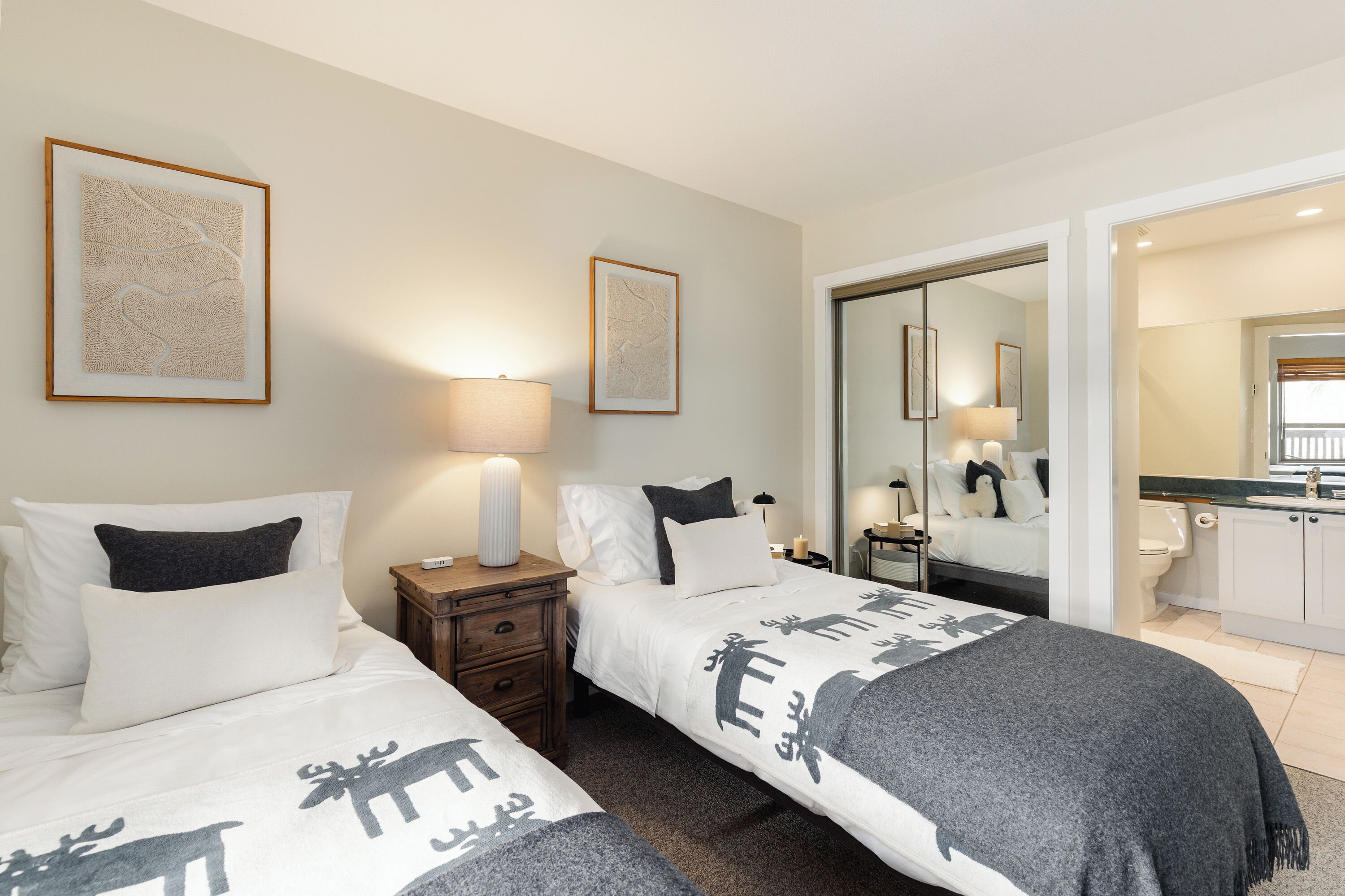 2 chambres, fer et planche à repasser, Wi-Fi gratuit, draps fournis