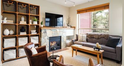 Cozy Whistler Townhouse (Symphony), steps to village ski lifts and bike trails