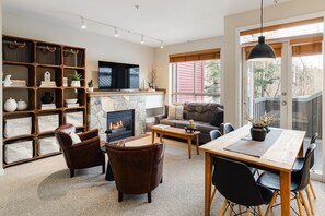 Living area - Cozy Whistler Townhouse (Symphony), steps to village ski lifts and bike trails (Whistler)