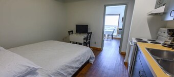 Resort room with two beds and a full kitchen and hottub access