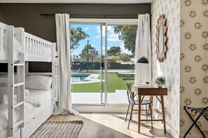 5 bedrooms, WiFi, bed sheets - The Oasis Resort, Heated Pool, Basketball, Golf (Scottsdale)