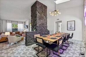 Dining - The Oasis Resort, Heated Pool, Basketball, Golf (Scottsdale)