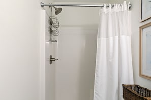 Dusche, Haartrockner, HandtĂŒcher