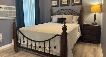 Perfect 2bedroom cottage with lake front, a bird sanctuary in peaceful Lady Lake