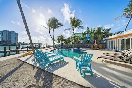 Casa de Rosa - Key Colony Beach Waterfront Pool Home