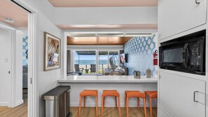 Interior - The Pearl - Ocean Front (San Diego)