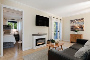 2 bedrooms, iron/ironing board, free WiFi, bed sheets - Perfect Getaway Nestled Between Ocean and Park Views! (Santa Barbara)