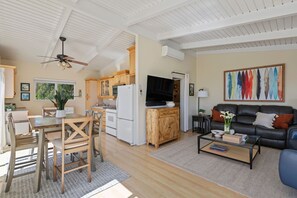 Smart TV, fireplace - Perfect Getaway Nestled Between Ocean and Park Views! (Santa Barbara)