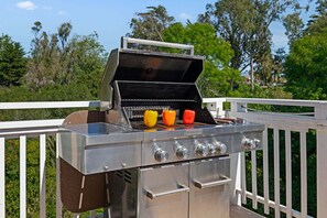 Property grounds - Perfect Getaway Nestled Between Ocean and Park Views! (Santa Barbara)