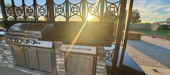 Poolhouse Retreat / Outdoor Oasis & Pets Welcome