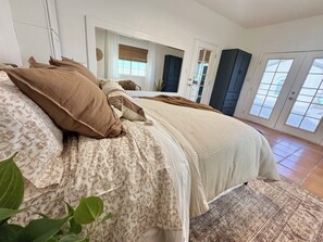 1 slaapkamer, een strijkplank/strijkijzer, internet, beddengoed
