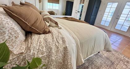 Poolhouse Retreat / Outdoor Oasis & Pets Welcome