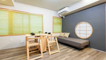 Family Apartment, Accessible Bathtub, Kitchen (402) | Dining