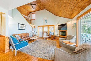 TV - Family Tradition - Duck, Sanderling, Soundfront, Private Pier, Sunset Views, Community Pool, Pets OK (Duck)