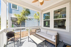 Terrace/patio - 🌊 2 Resort Pools | Corn Hole | 6-Seater Golf Cart | Bikes | Sleeps 18! (Inlet Beach)
