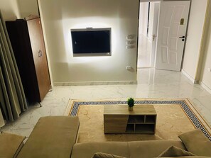 Luxury Suite, Mountain View | Living area - golden mask pyramids view and jacuzzi  (Giza)