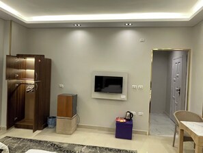 Luxury Triple Room - golden mask pyramids view and jacuzzi  (Giza)