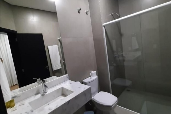 Articles de toilette gratuits, sĂšche-cheveux, serviettes fournies, savon