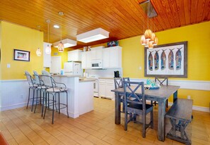 Dining - VW21 Shared Heated Pools, Charcoal Grill, Gated Community (Port Aransas)