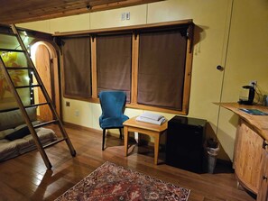 Interior - Peaceful Streamside 1-bedroom cabin with AC edge of Pisgah, Craggy (Barnardsville)