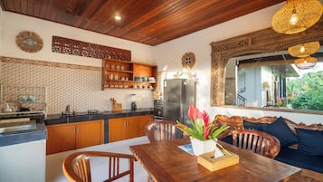 Hus, 2 soverom, hageutsikt | Eget kjøkken