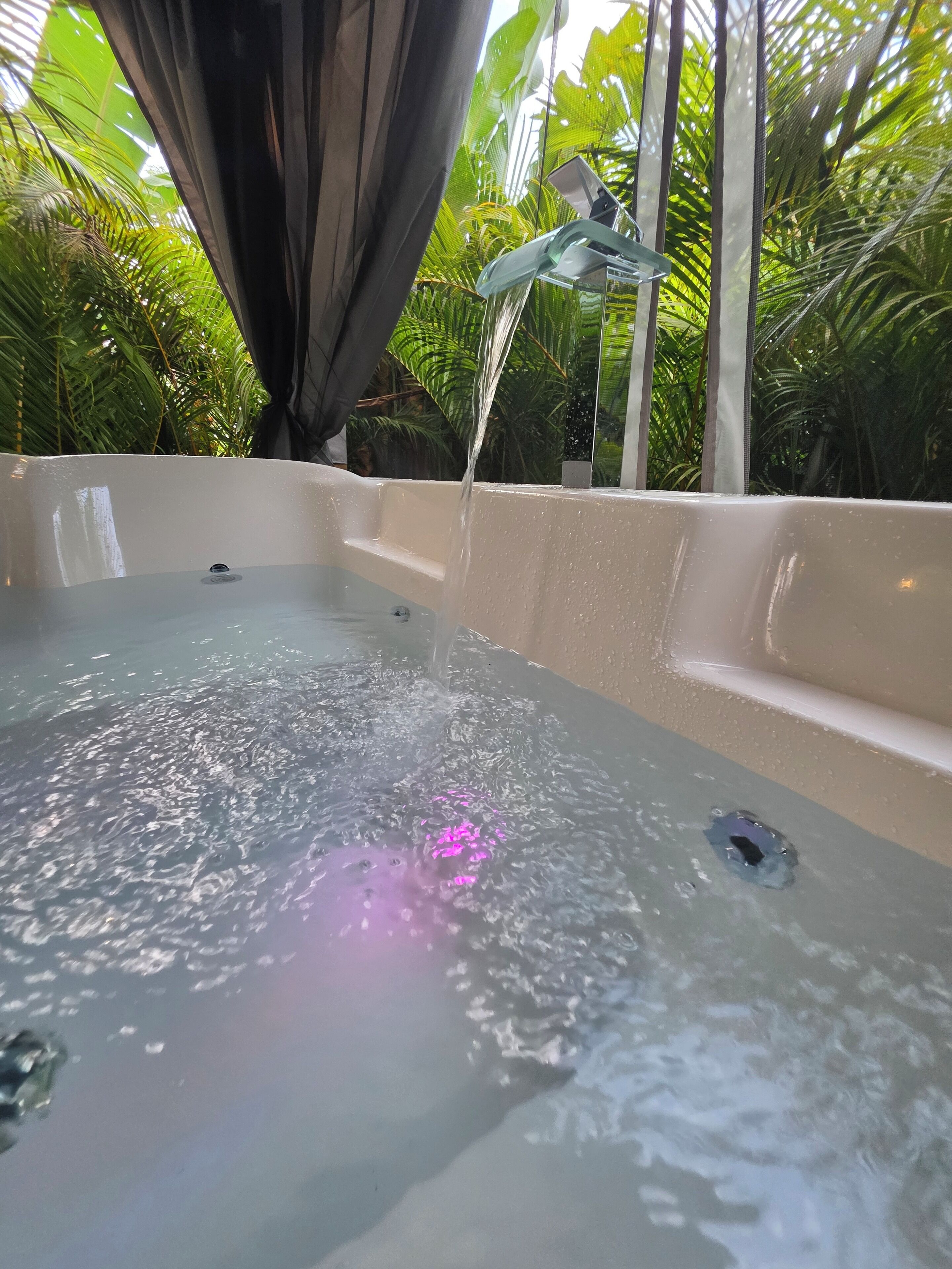 Baignoire à remous extérieure