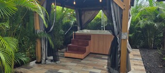 Tropical Retreat Home w/ Pool & Hot tub close to La Fortuna