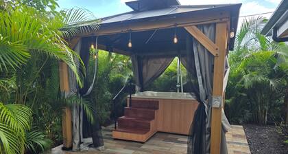 Tropical Retreat Home w/ Pool & Hot tub close to La Fortuna